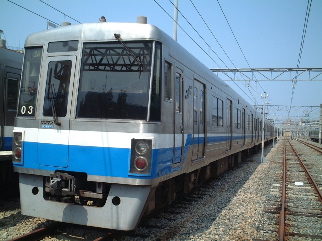 Getting around Fukuoka City: the subway, Nishitetsu buses and trains, IC cards and day passes A Kuko and Hakozaki Line train, 1000N series (photo from 2005)