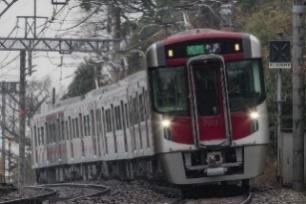 11月30日まで。天神・博多で使う3,000円分の買い物券が付く乗車券 西鉄電車の車両写真(連携する交通事業者の車両として掲載)