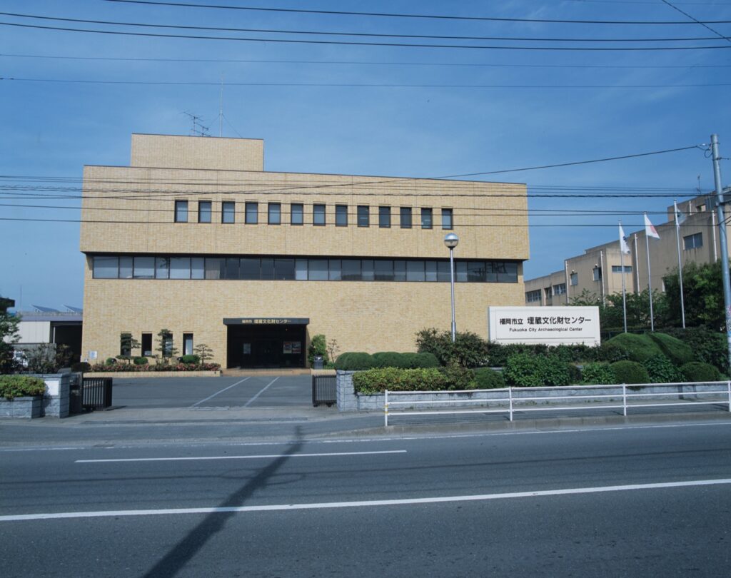 博多区の福岡市埋蔵文化財センター。入館無料 埋蔵文化財センター・展示室の内部(別アングル)