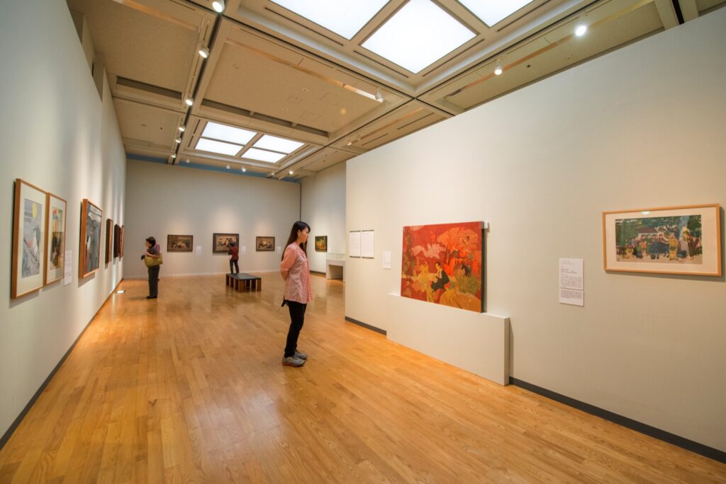 博多区の福岡アジア美術館。常設は一般200円 常設展示室の内部