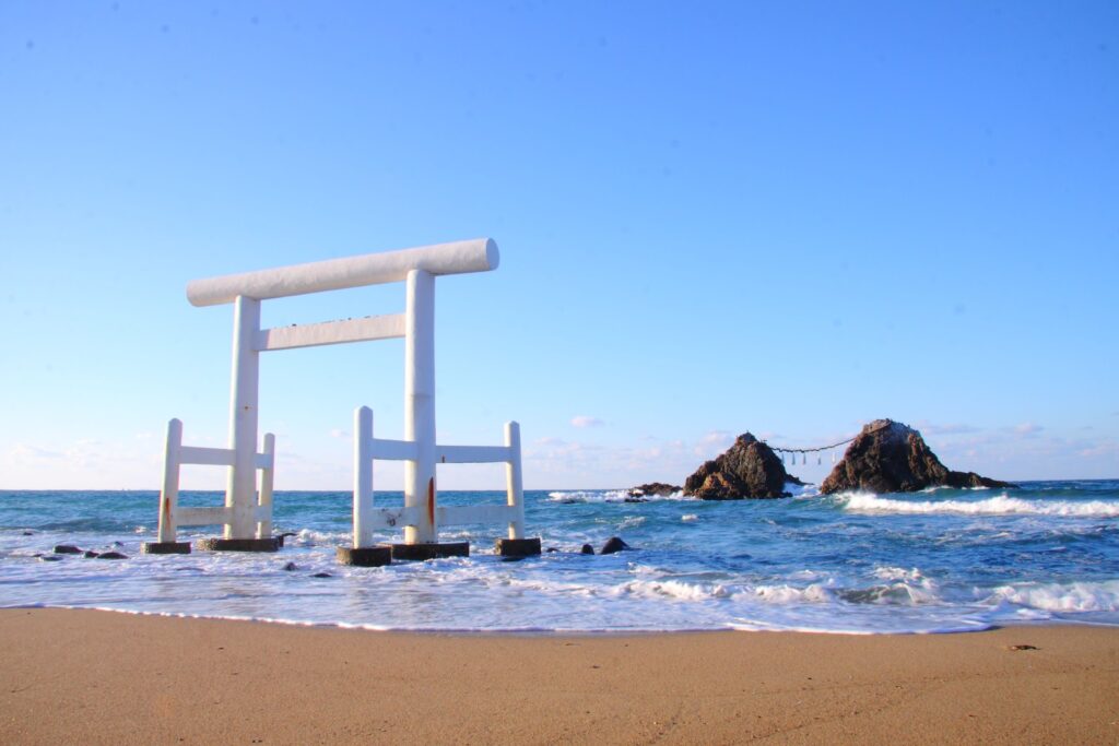 糸島・二見ヶ浦の駐車場と大注連縄の時期。夫婦岩・アクセス 桜井二見ヶ浦の夫婦岩