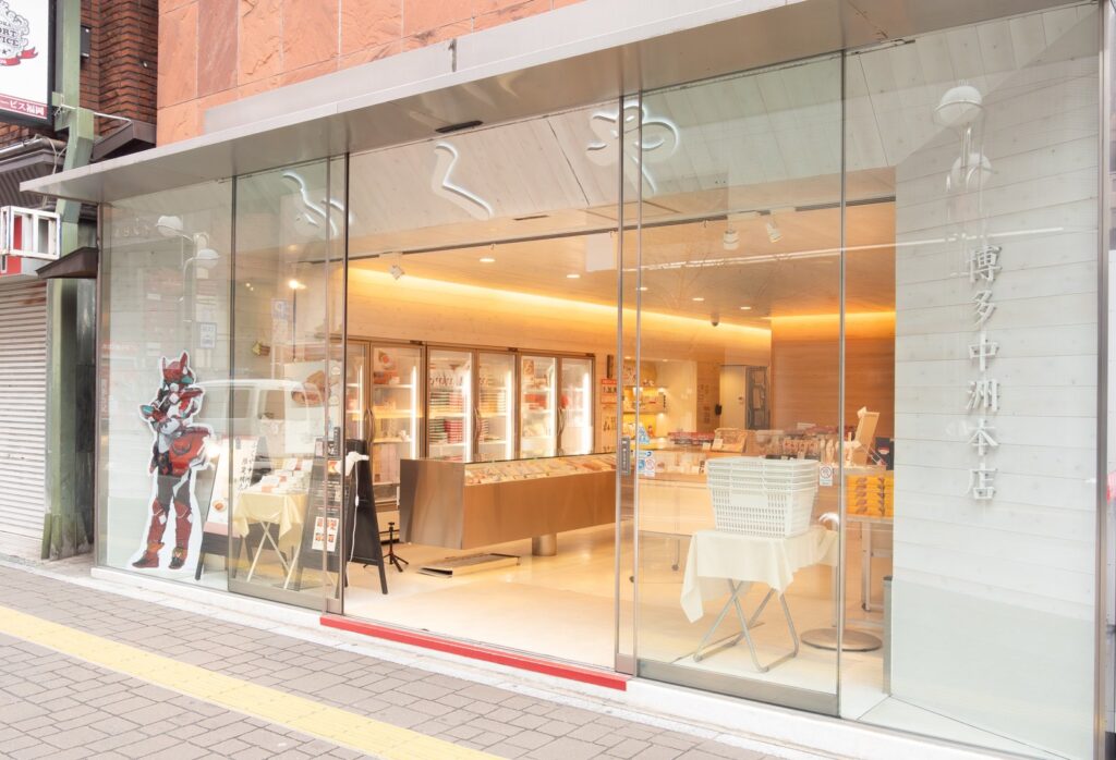 中洲のふくや 中洲本店。土産に明太子、本店限定3,672円と営業時間を確認 ふくや 中洲本店の店構え(斜めから)