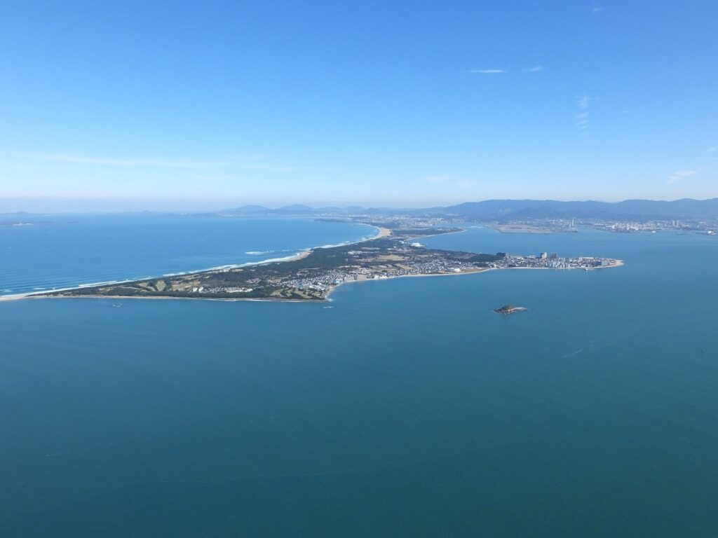 福岡市東区・海の中道海浜公園。中学生以下は入園無料、遊具と園内移動の料金を確認 海の中道の遠景