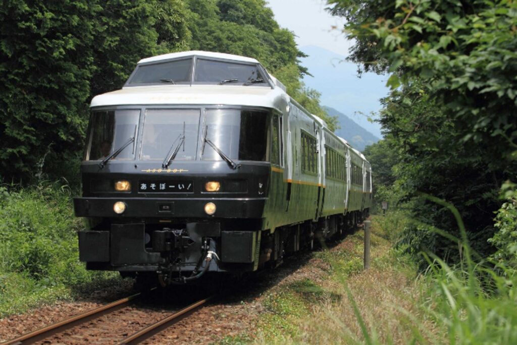 九州の鉄道とバスの秋2026。クレカ乗車92駅、新しいきっぷと特別運行 特急「あそぼーい!」
