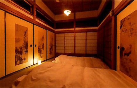 Suitou Bettaku in Kashima, Saga: a whole-house rental with painted sliding doors, sleeps up to 6 adults Bedroom with futon laid out