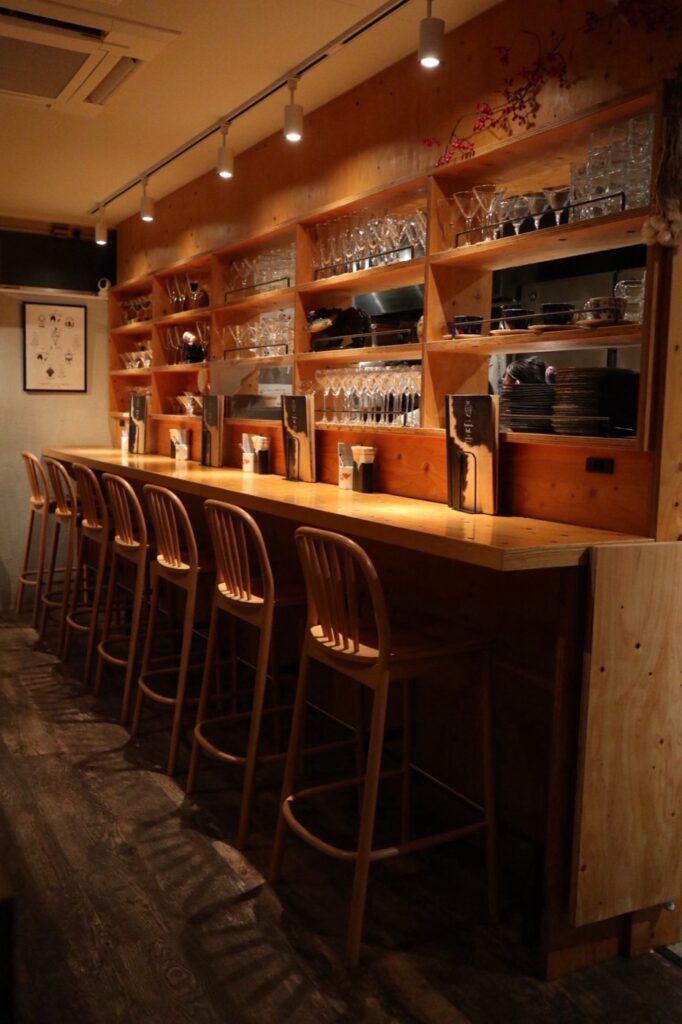 今泉の夜パフェ専門店 Parfaiteria beL 福岡。飲んだあとの〆に、18時開店と金土25時半までの営業 夜のカウンター席