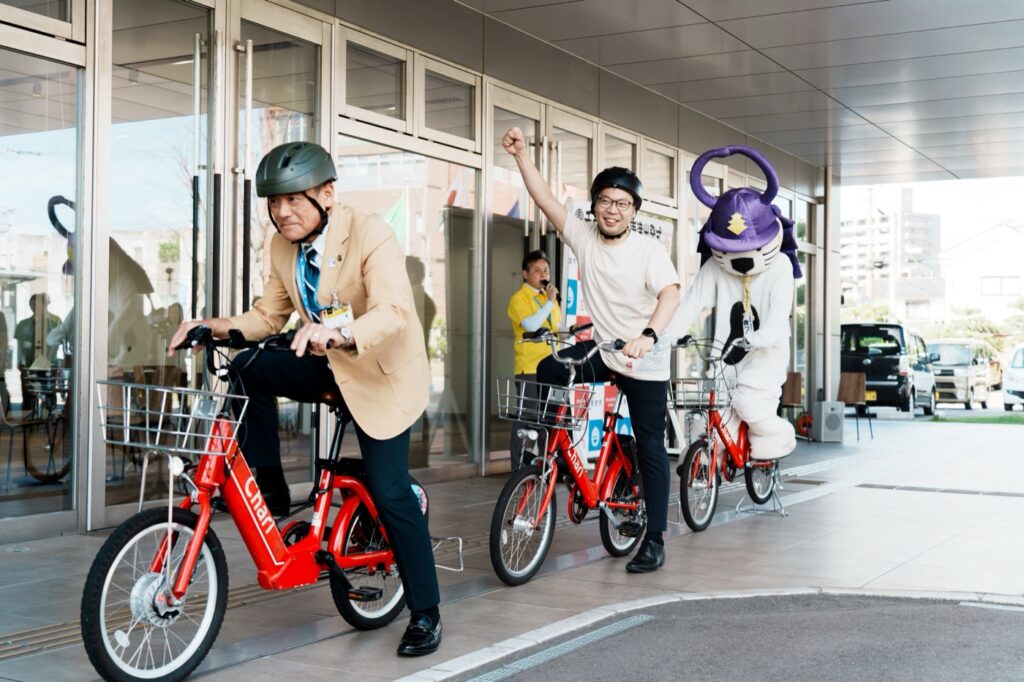 福岡・北九州・糸島・熊本のシェアサイクル。チャリチャリ・LUUPなど料金と使い方 唐津市役所前の出発式（2026年9月24日）