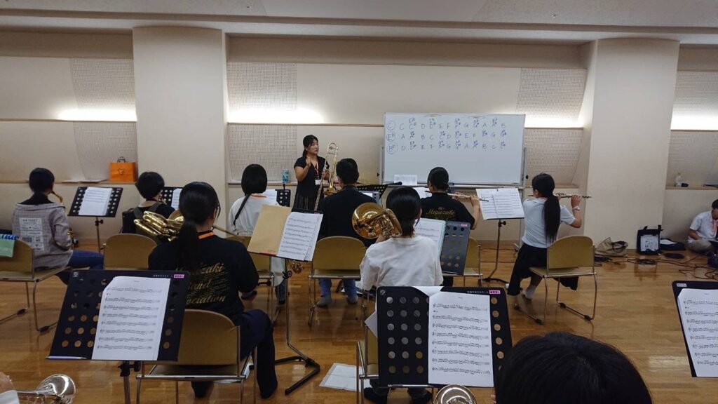 宮崎の10〜11月2026。ふるさと市場と国富の世界選手権 みやざきスイングジュニア講習の様子