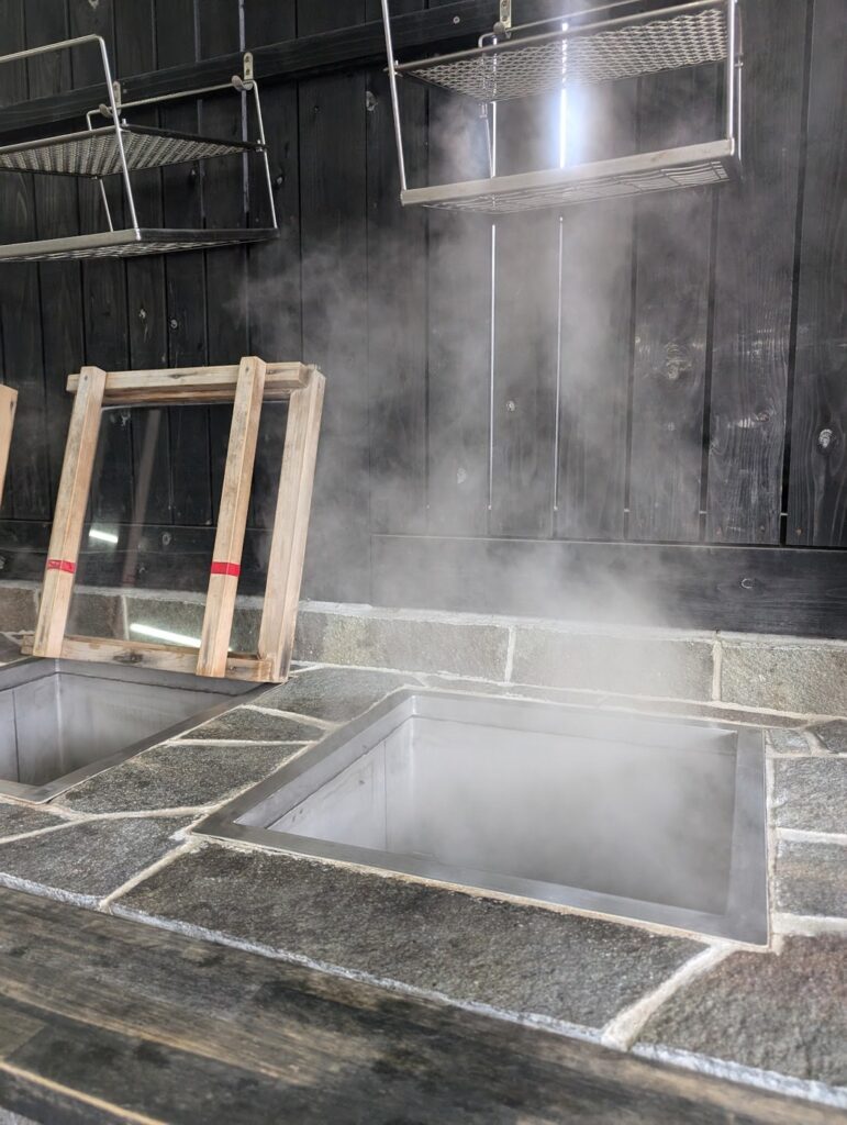 Private baths in Beppu: 14 family baths (kashikiri-yu), prices and booking Hyotan Onsen, Jigoku-mushi Hangei's steam kiln