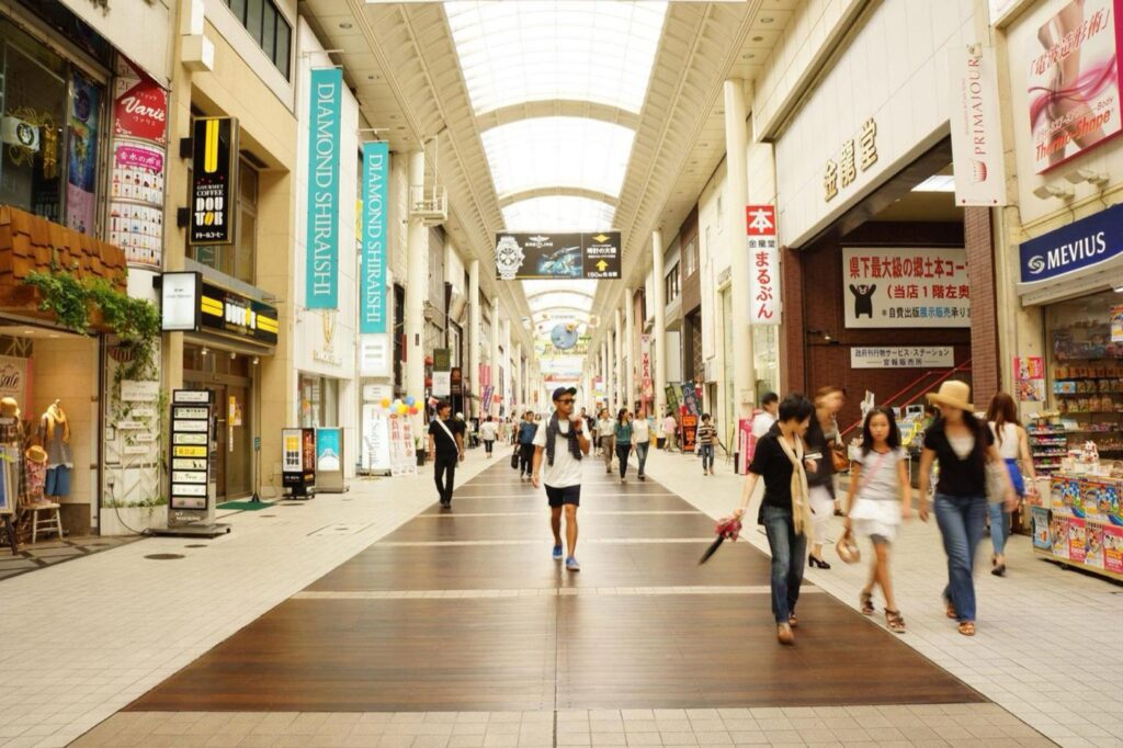 九州の県庁所在地の商店街。上通・下通・天文館ほか 上通アーケード