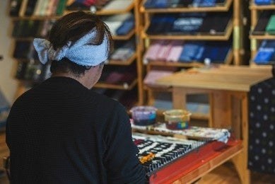 小雪さんと久留米絣をめぐるツアー。参加5,000円、応募は10月2日まで 丸亀絣織物