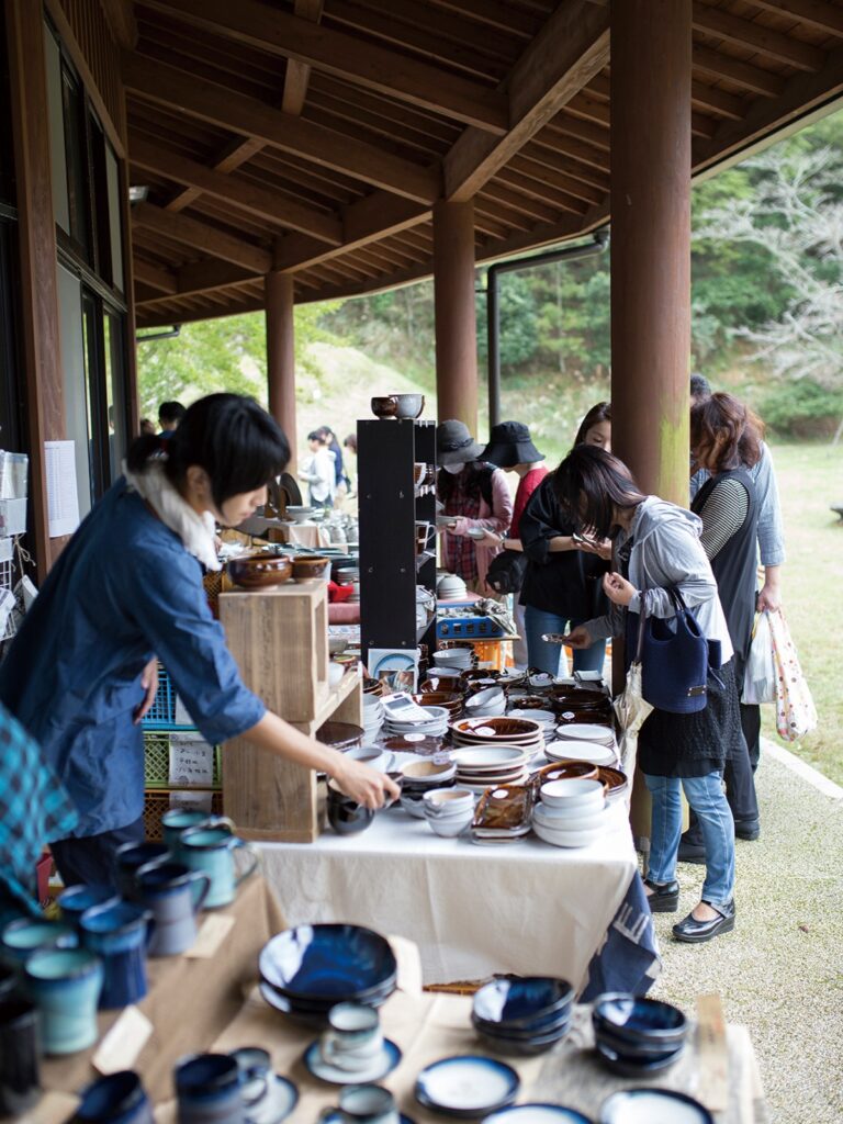 10月10〜12日。東峰村小石原で秋の民陶むら祭、窯元めぐりと2割引 民陶祭の様子