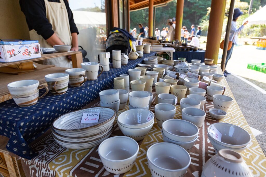 10月10〜12日。東峰村小石原で秋の民陶むら祭、窯元めぐりと2割引 小石原焼 秋の民陶むら祭の器