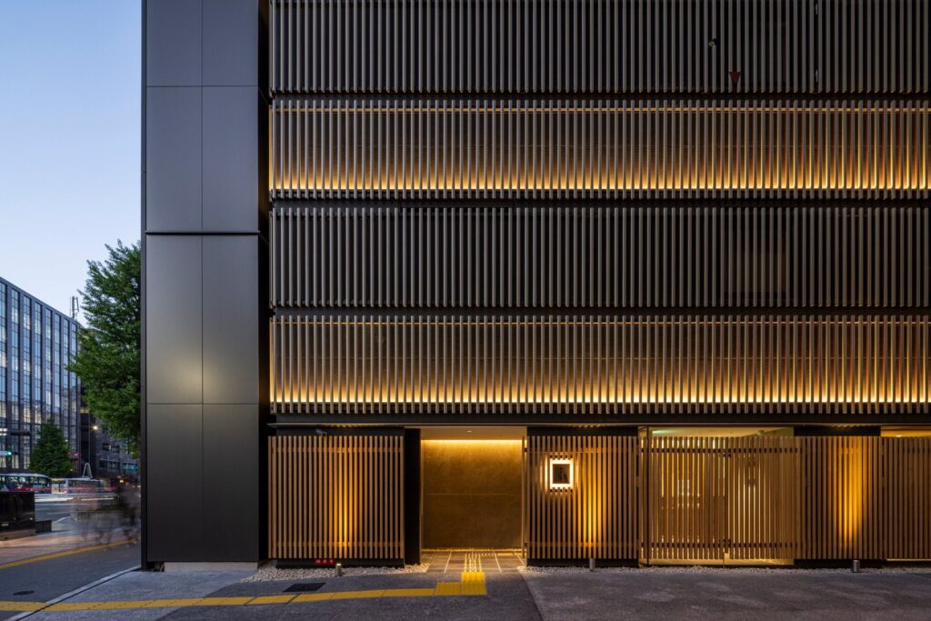 Kappo Yoshida Tenjin: order okyuto and gamé-ni as single dishes of Fukuoka home cooking. The exterior of the Tenjin Main Store