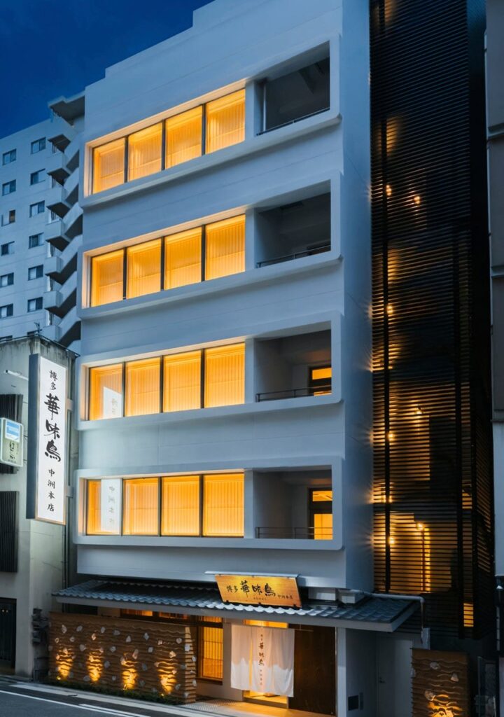 Hakata Hanamidori Nakasu Main Store: mizutaki hotpot from ¥4,500, private rooms and reservations The building exterior (Trizen Building)
