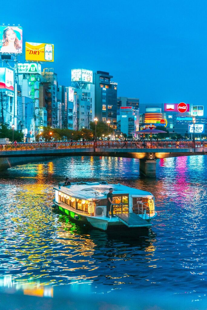 【屋形舟】福岡・西中洲の中洲 博多舟 中洲の夜景と博多舟