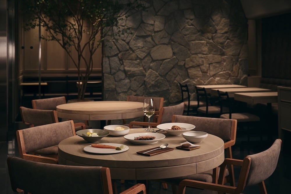 L'AS Fukuoka in Yakuin: a monthly omakase course, price and reservations Table seating and a dish