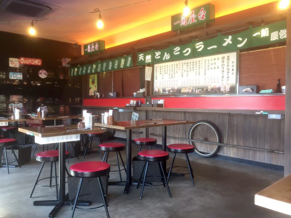 糸島の一蘭の森 糸島店。天然とんこつラーメン980円、駐車場594台 お食事処