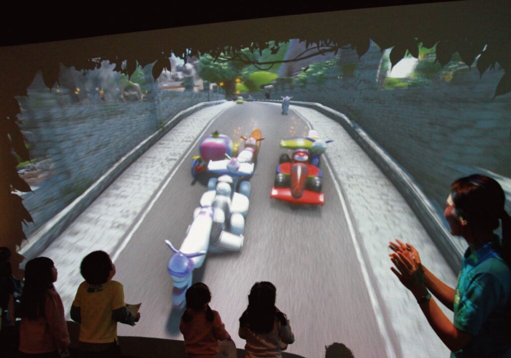 熊本の屋内遊び場8か所。年齢・料金・予約・駐車場で比較 お絵かきレース「SKETCH RACING」のイメージ