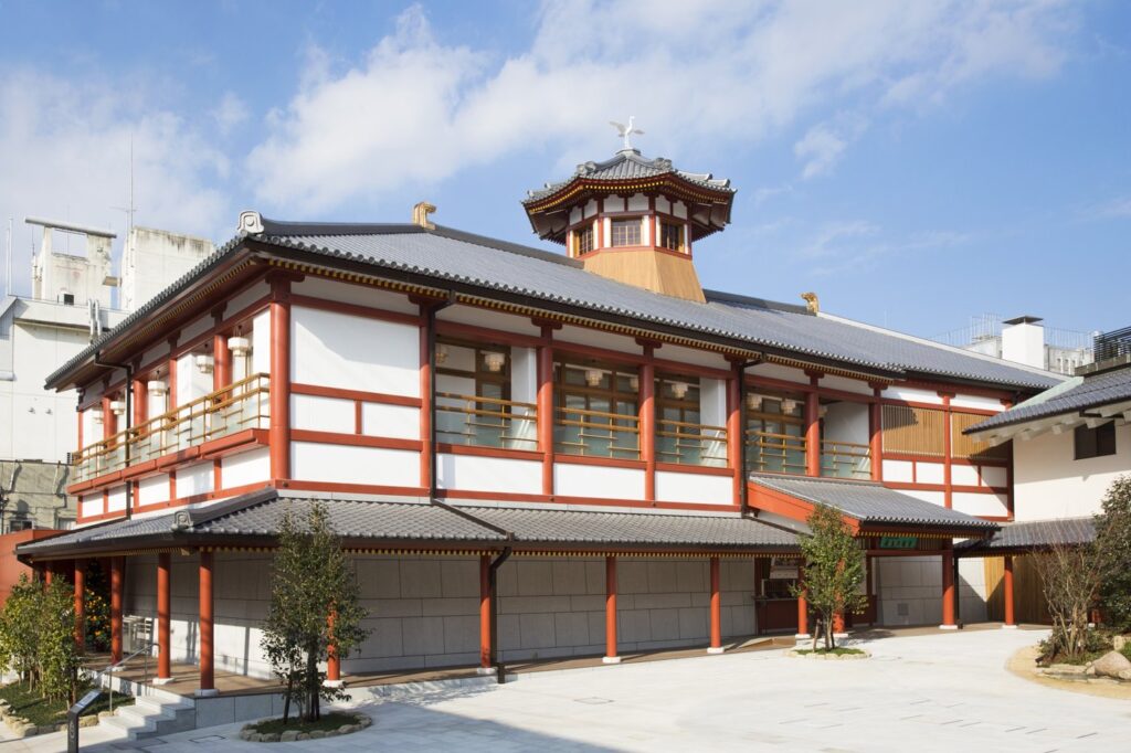 道後温泉と松山の日帰り温泉8か所。500円から、駐車場で比較 飛鳥乃湯泉の外観