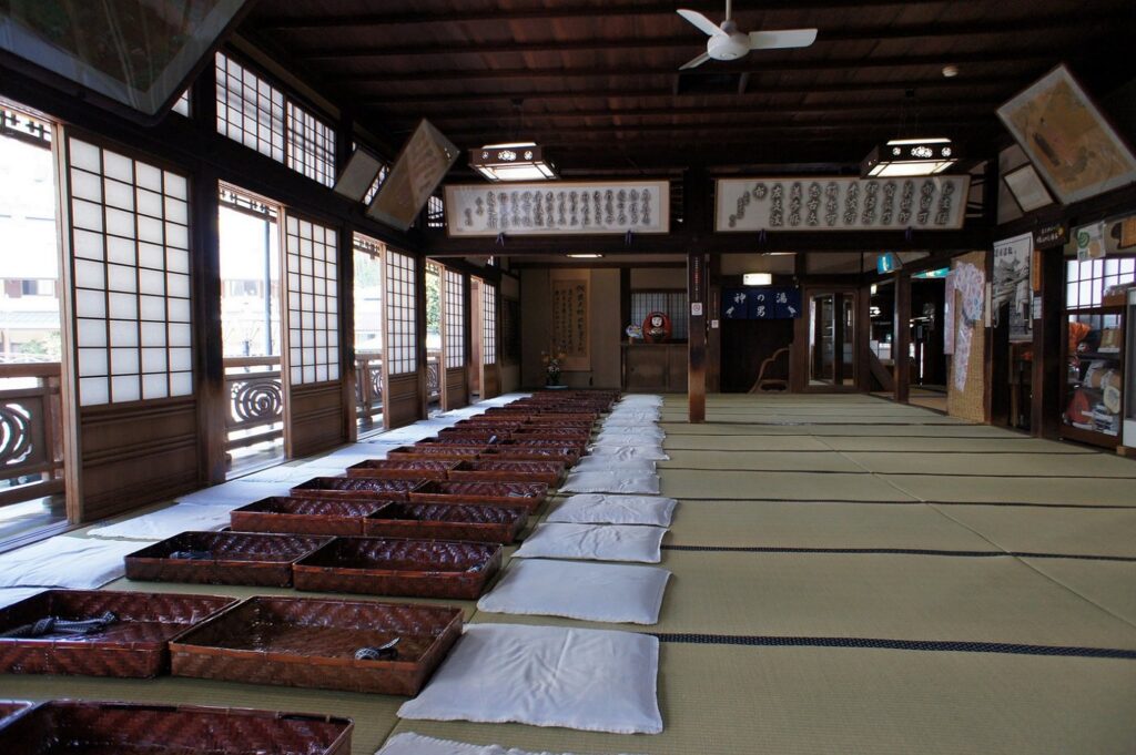 Dōgo Onsen and Matsuyama day-trip hot springs: 8 baths compared by price, hours, towels and parking The Kami-no-Yu 2nd-floor rest room (photo from December 2017)