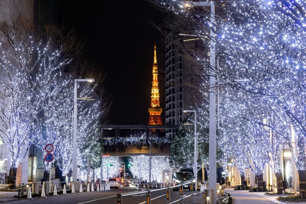 東京のクリスマスイルミネーション2026。期間と点灯時間6件 けやき坂イルミネーションと東京タワー(過去の様子)