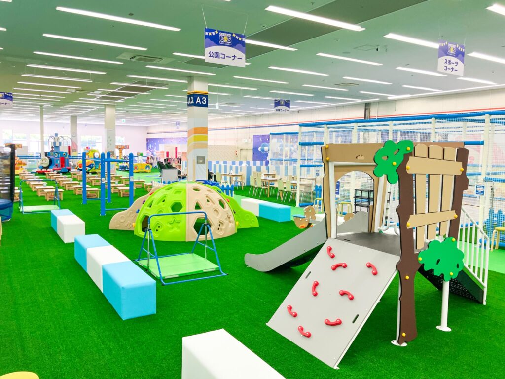 山口の有料の屋内遊び場8か所|市・駐車場・料金・対象年齢で比較 キッズランドUS MAX 山口宇部店の公園コーナー