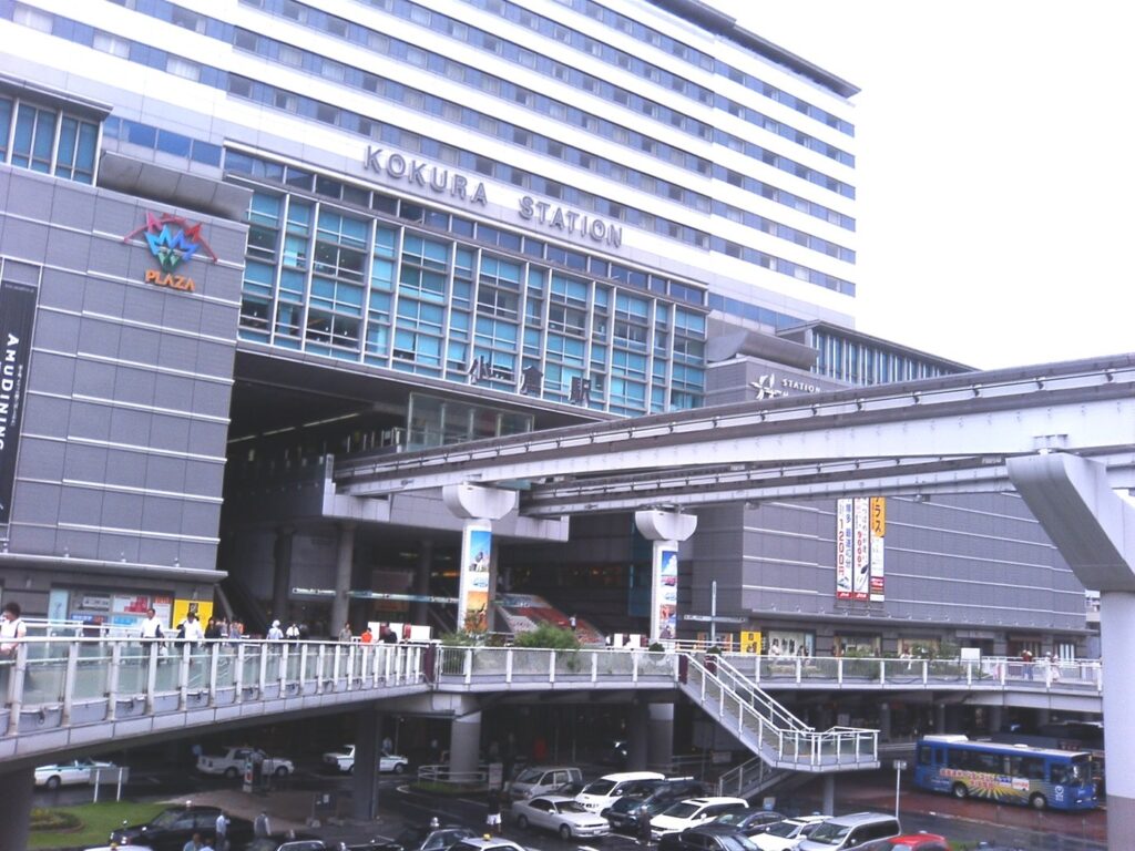 九州の新幹線駅・天神の荷物預け。ロッカー400〜1,200円、有人は1日700円〜 JR小倉駅とアミュプラザ小倉