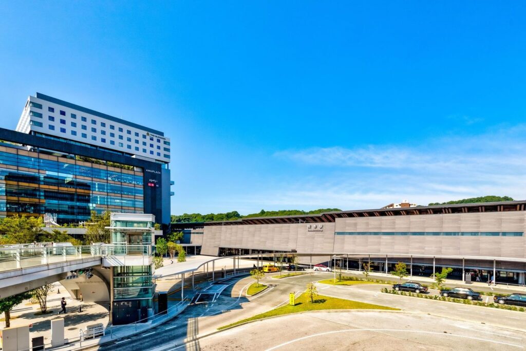 九州の新幹線駅・天神の荷物預け。ロッカー400〜1,200円、有人は1日700円〜 JR熊本駅とアミュプラザくまもと