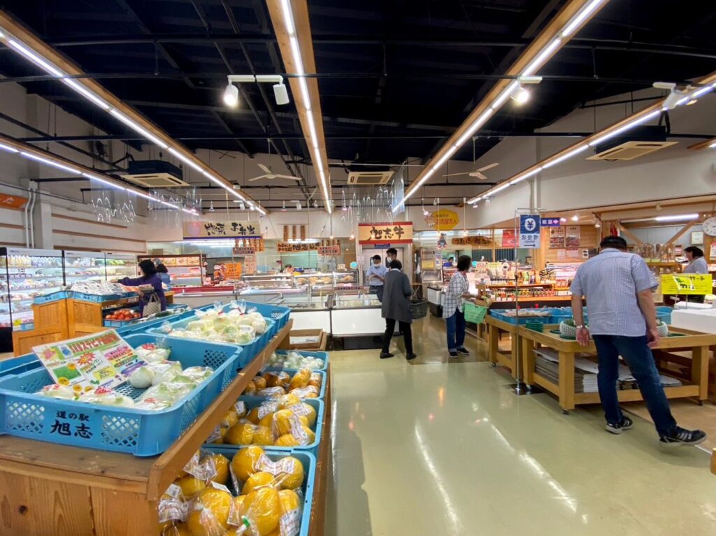 熊本県の道の駅20駅。営業時間・休みと温泉のある駅を比べる 物産館の売場