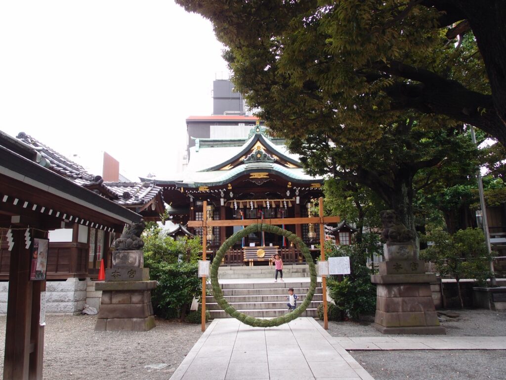東京の酉の市2026は11月7日と19日。鷲神社・花園神社など4社の時間と駅 目黒の大鳥神社の拝殿(2013年6月)