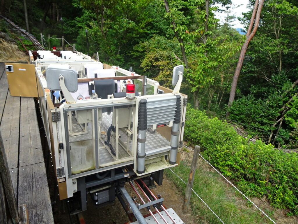 Big playground parks in Hiroshima Prefecture: 6 parks compared by parking, fees and baby rooms A monorail car