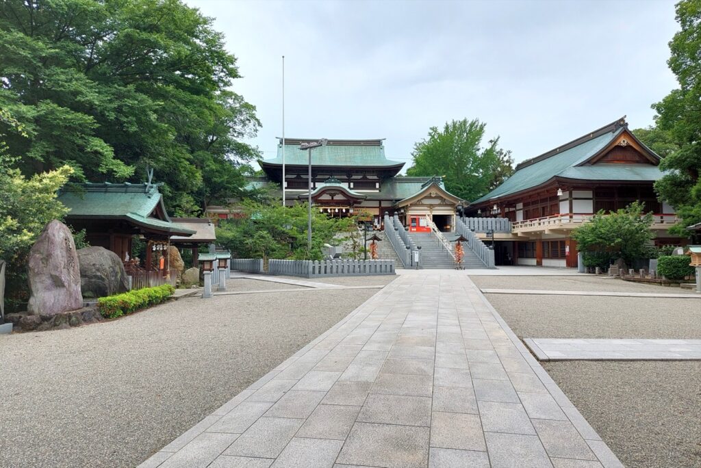 愛媛の七五三2026。椿神社・伊佐爾波神社など4社の初穂料と駐車場 椿神社の参道と社殿