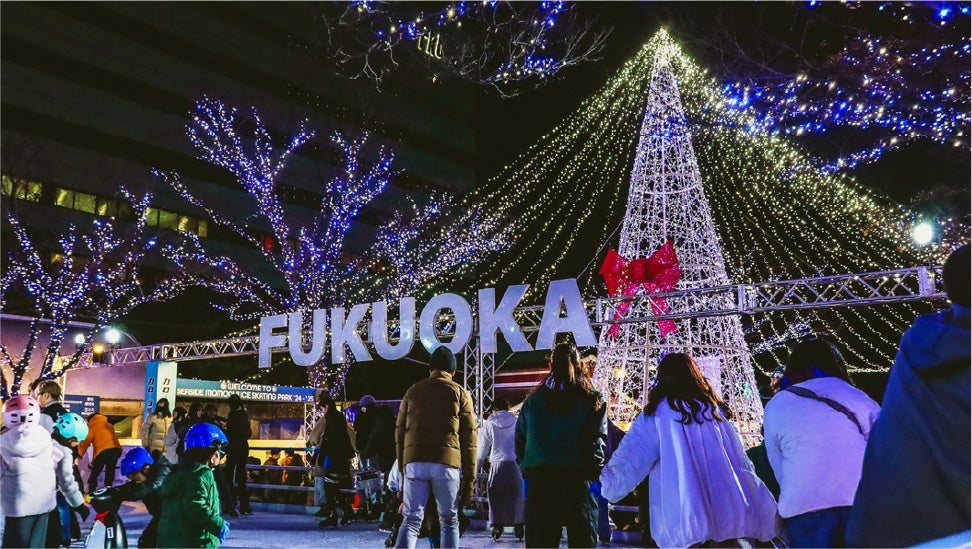福岡のクリスマスマーケット2026。博多駅前は11月7日から、入場無料 福岡タワー前の「ICE WORLD」(過去の開催)