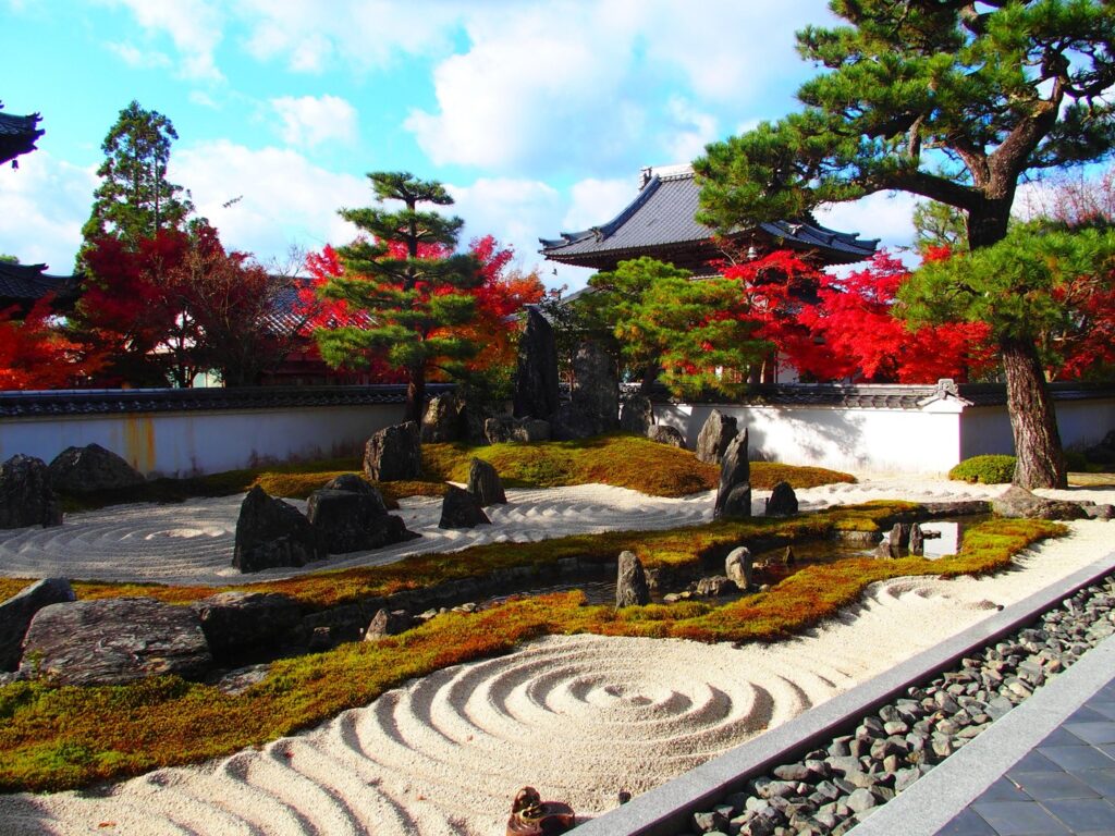 Autumn Leaves in Yamaguchi 2026: 7 Spots Compared by Peak Time, Cost and Parking Dry garden and autumn leaves at Kanyoji Temple